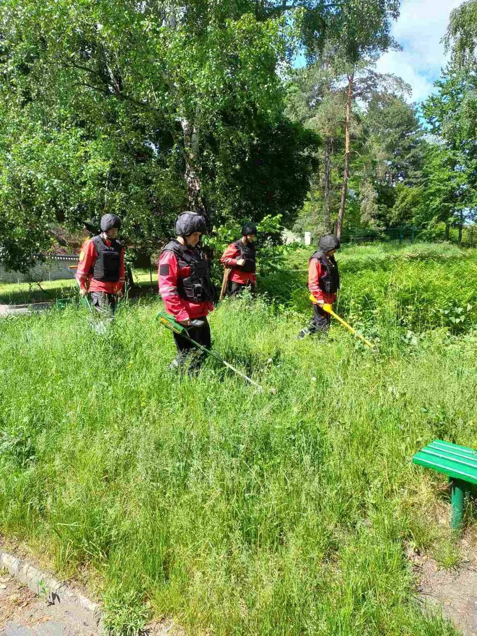 Саперы продолжают проверку территории столицы. dqxikeidqxidqrant