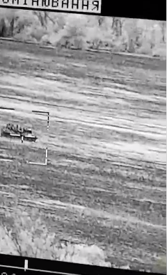 Вражеская БМП с оккупантами на броне dqxikeidqxidqrant