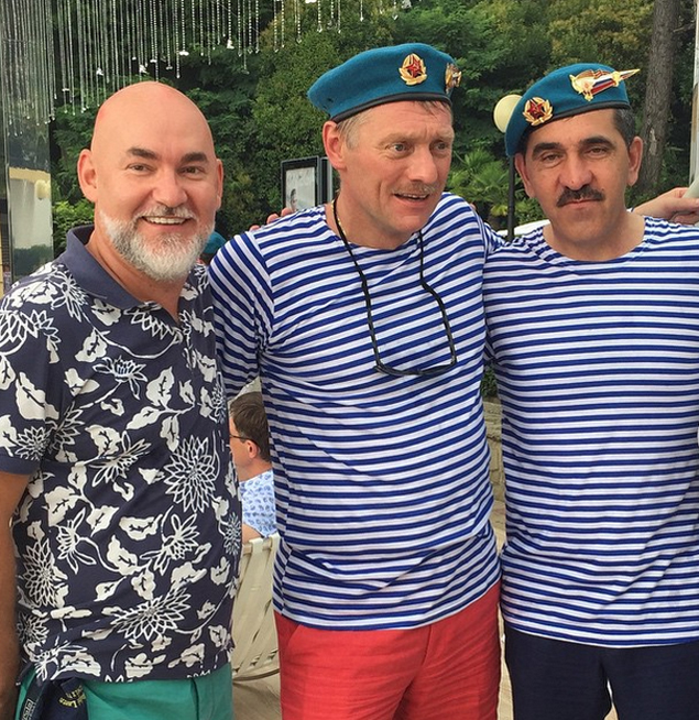 Пресс-секретарь президента надел тельняшку и бескозырку Личная страничка героя публикации в соцсети dqxikeidqxidqeant