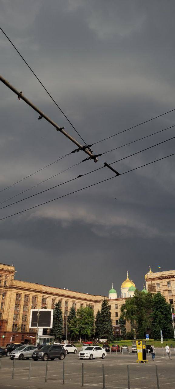 Днепр залило ливнем и засыпало градом. Потом был фантастический закат с радугой (видео, фото) dqxikeidqxidqeant