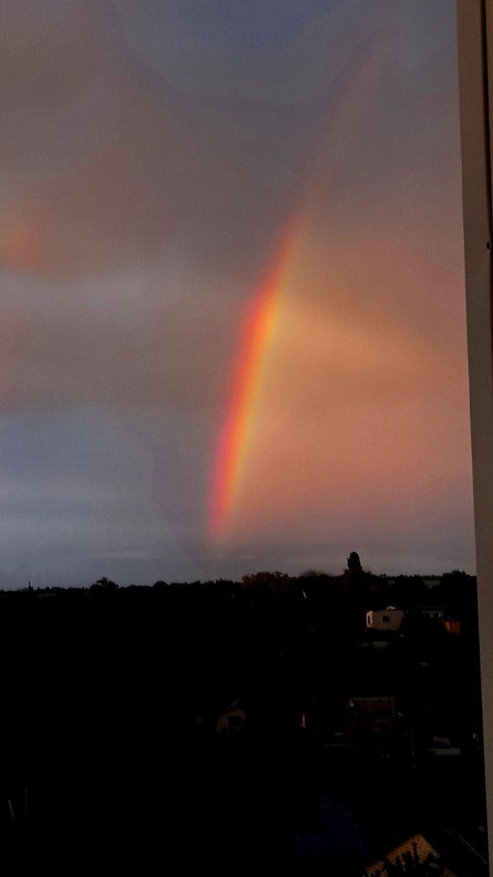 Днепр залило ливнем и засыпало градом. Потом был фантастический закат с радугой (видео, фото)