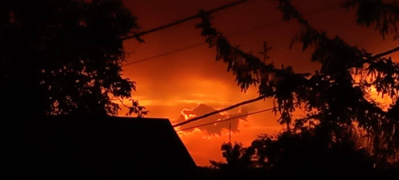 Днепр залило ливнем и засыпало градом. Потом был фантастический закат с радугой (видео, фото)