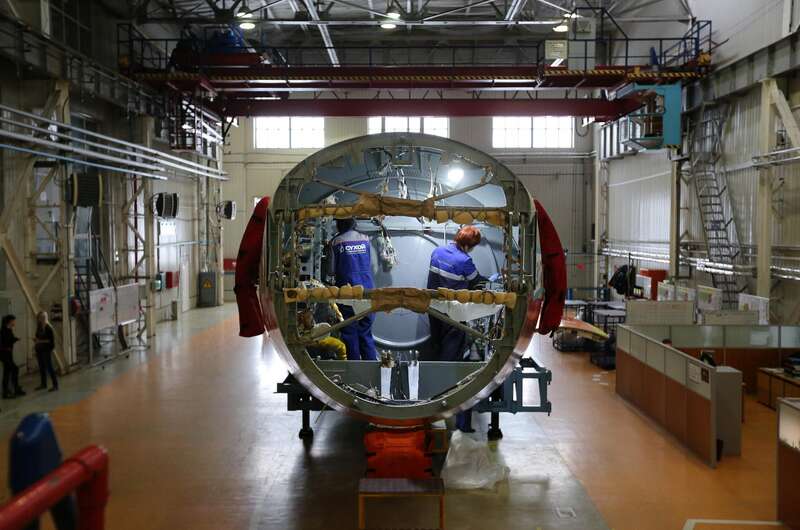 СССР возвращается. Из-за санкций в России - острый дефицит деталей и товаров