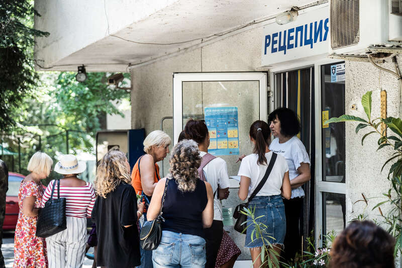 Палатки и колючая проволока. Куда переселили украинских беженцев в Болгарии dqxikeidqxidqeant