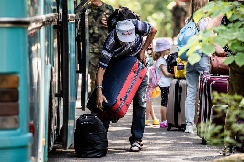 Палатки и колючая проволока. Куда переселили украинских беженцев в Болгарии