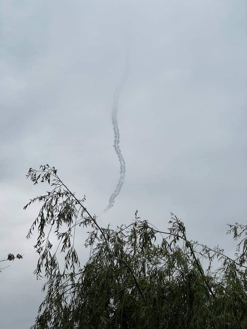 Одну из ракет врага удалось сбить. dqxikeidqxidqrant