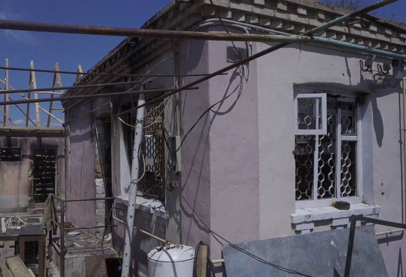 В населенном пункте повреждено 614 зданий. dqxikeidqxidqrant