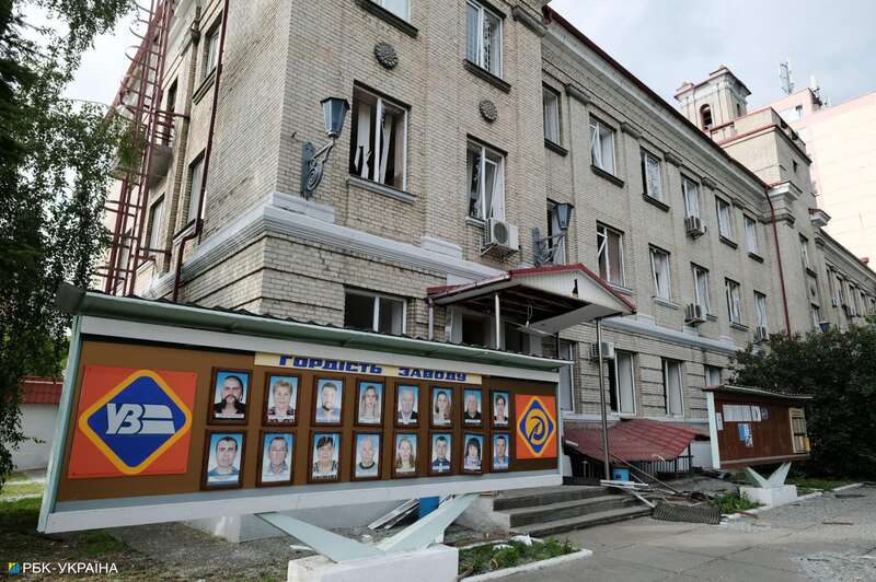 Утренний удар по Киеву. Фоторепортаж с обстрелянного ДВРЗ dqxikeidqxidqeant