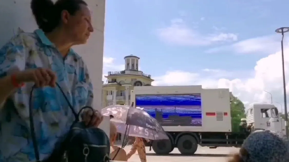 Людям в Мариуполе не хватает еды, однако оккупанты "кормят" их только пропагандой. dqxikeidqxidqrant