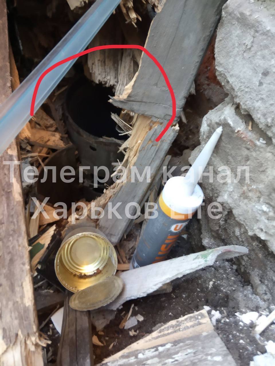 Разрушения в дворе частного дома