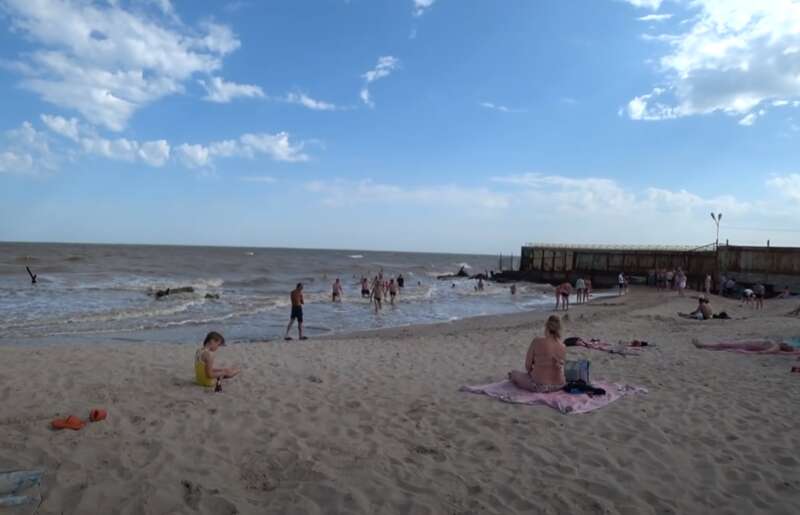 Оккупанты зазывают на курорты возле разрушенного Мариуполя (фото) dqxikeidqxidqrant