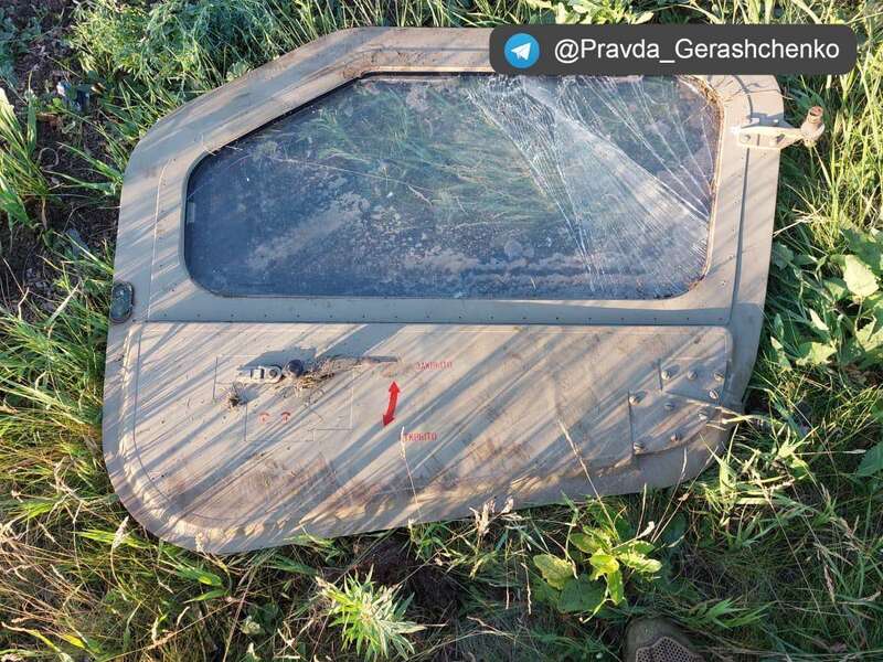 От сильного удара у вертолета оторвало дверь