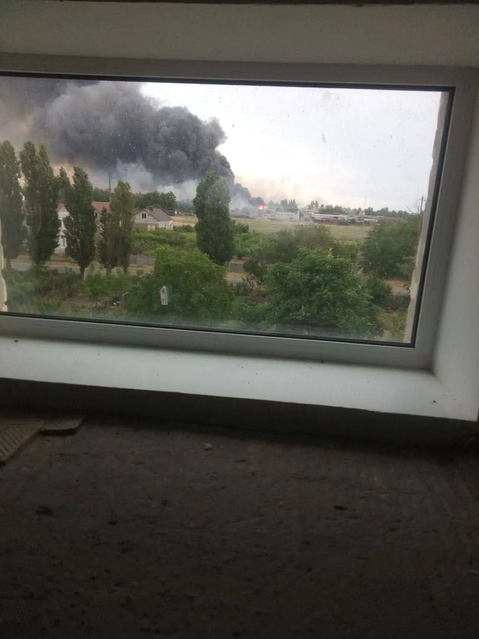 Дым над местом взрыва. dqxikeidqxidqeant