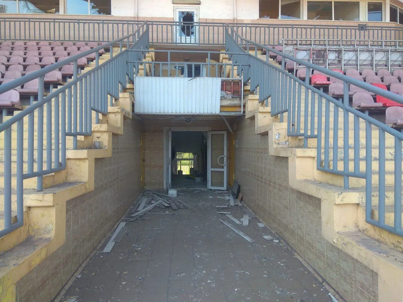 Стадион им. Бойко в Мариуполе полностью разрушен