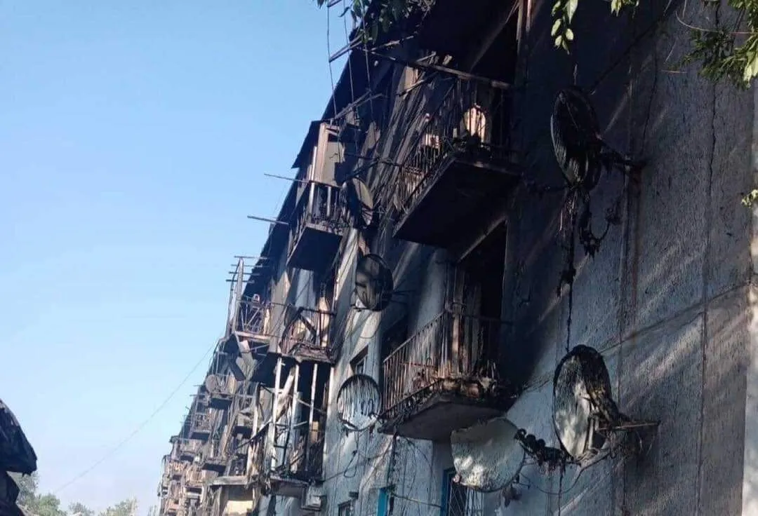 В многоэтажке после обстрела был пожар