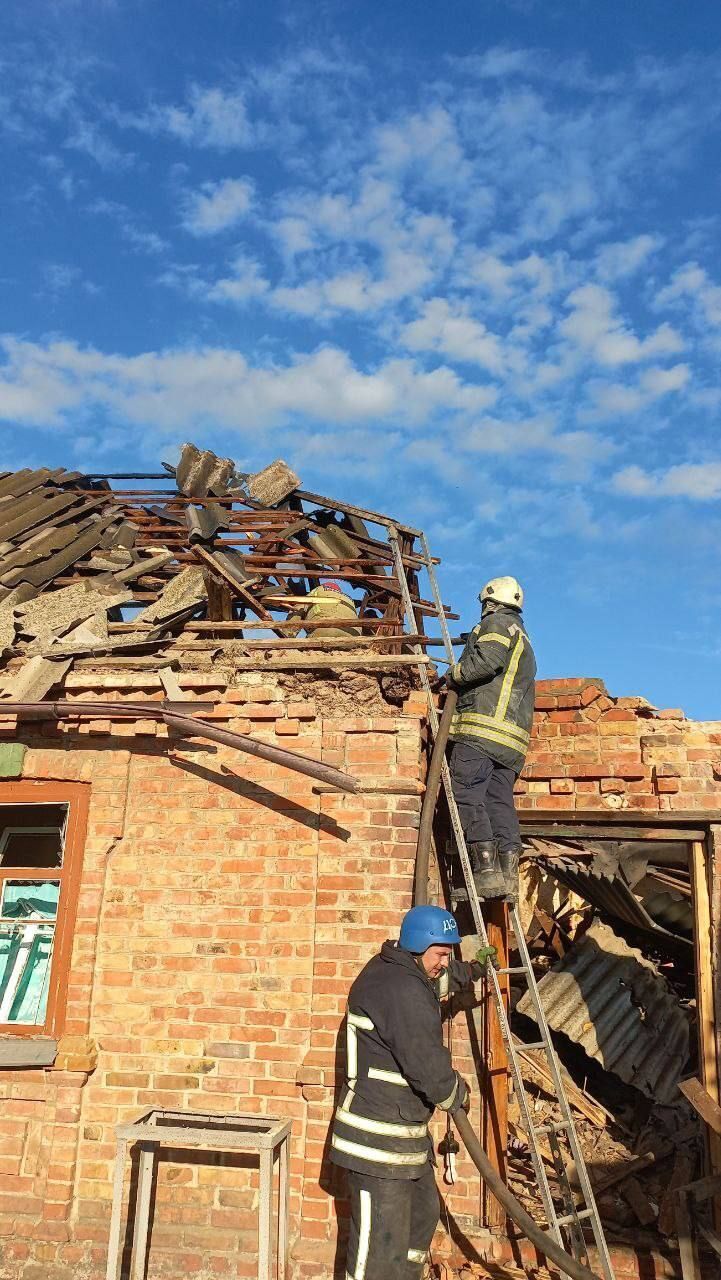 Удары нанесли по домам мирных жителей.