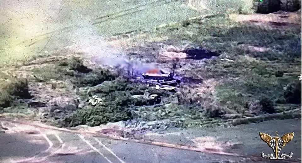 Момент уничтожения техники российских оккупантов dqxikeidqxidqeant