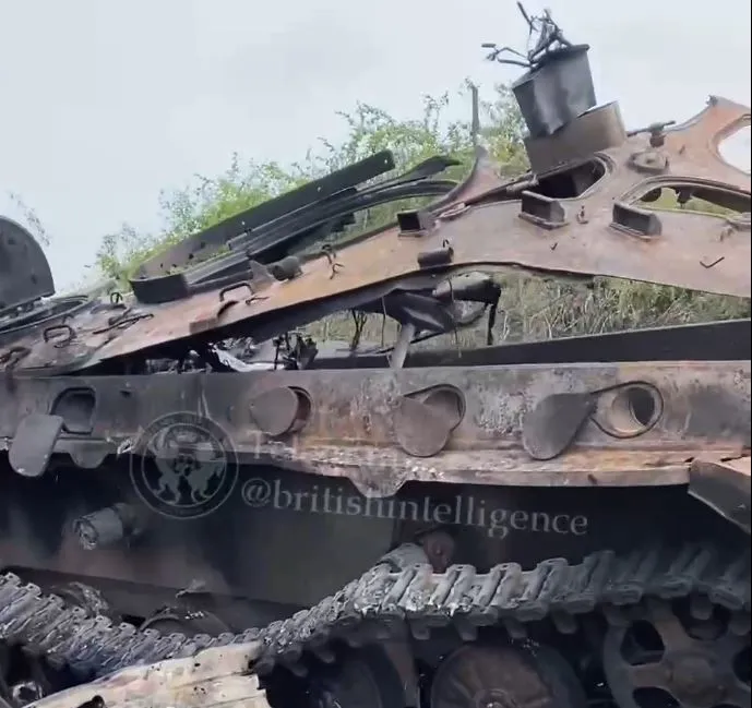 Остатки бронетехники оккупантов dqxikeidqxidqeant