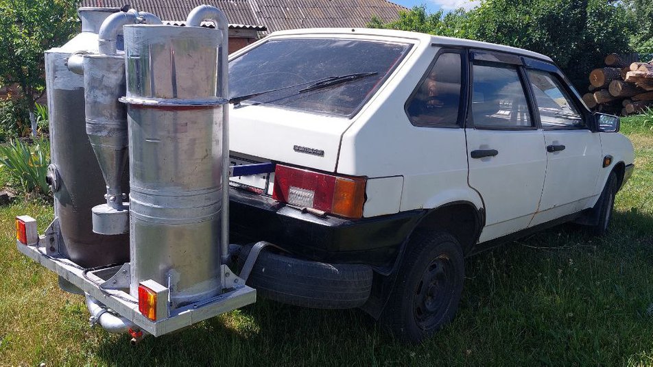 Очень экономно: украинец переоборудовал авто для поездок на дровах dqxikeidqxidqrant