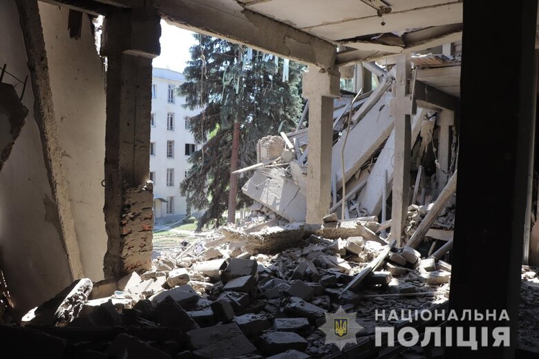 Российские оккупанты ударили по корпусу колледжа в Харькове: Никто не пострадал 07