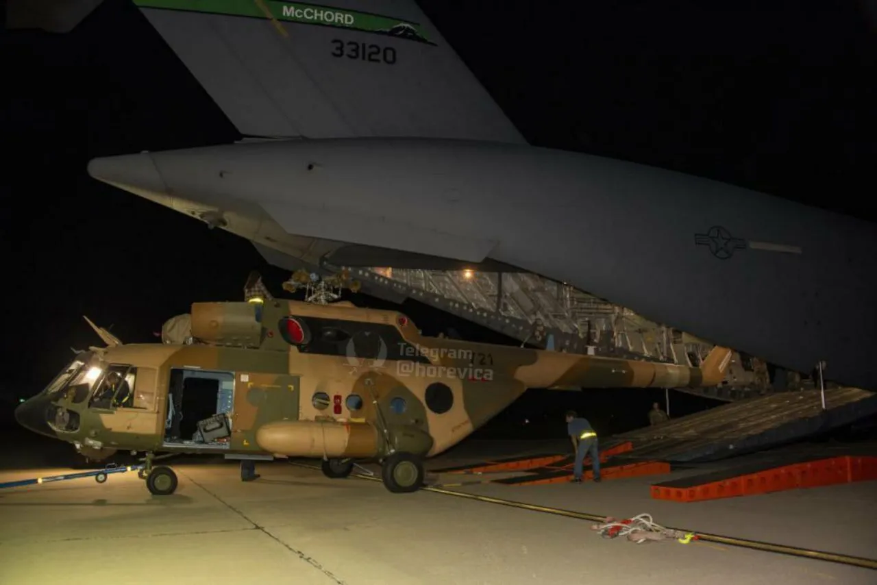 Загрузка Ми-17 для отправки в Украину