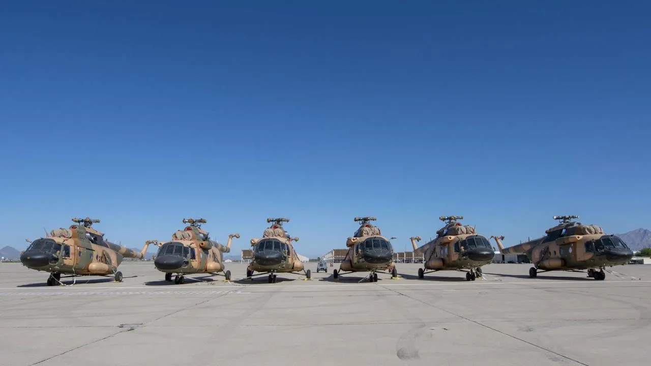 Загрузка Ми-17 для отправки в Украину