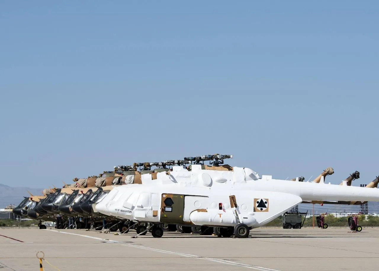 Загрузка Ми-17 для отправки в Украину