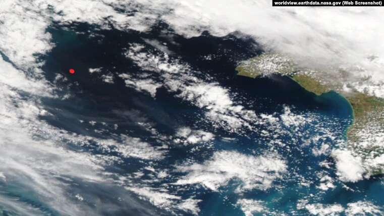 На "вышках Бойко" продолжается пожар: спутниковый снимок NASA dqxikeidqxidqrant