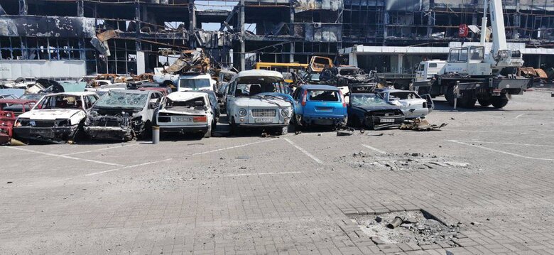 Рынок Азовский в Мариуполе превратился в автокладбище 02