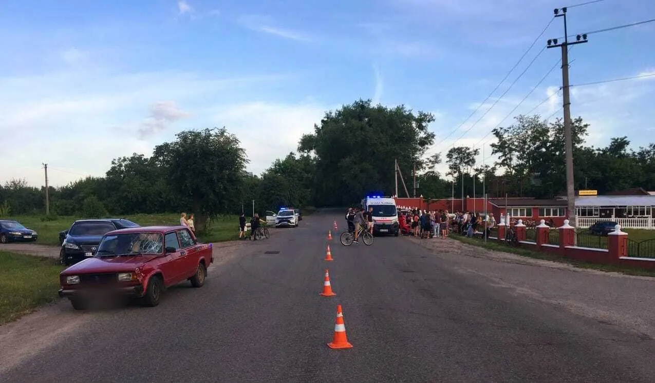 ВАЗ сбил двух детей и протаранил внедорожник.