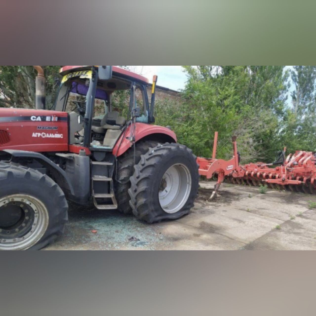 Оккупанты уничтожают технику dqxikeidqxidqrant