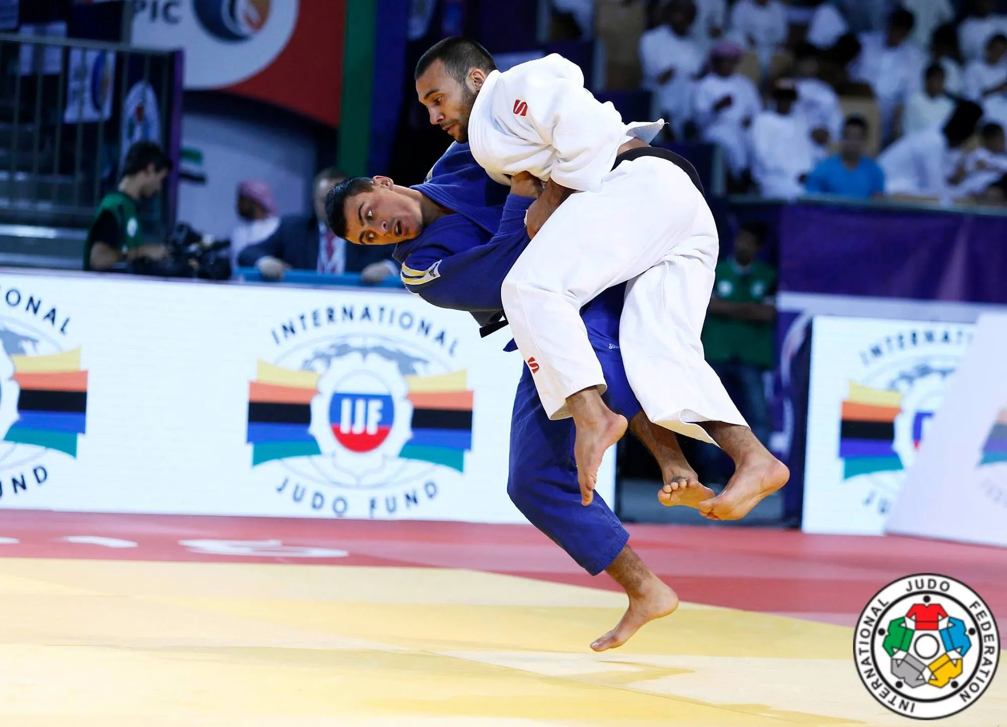 Международная федерация пригрозила 10-летней дисквалификацией за бойкот России и акции против войны