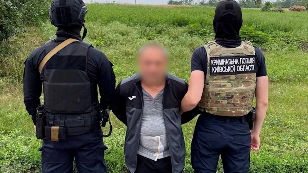 В состав преступной группы входили пять мужчин.