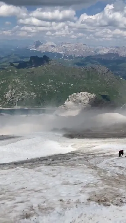 Погибло шесть туристов