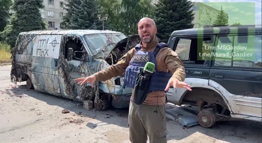 Пропагандист указал на красноречивую надпись. dqxikeidqxidqrant