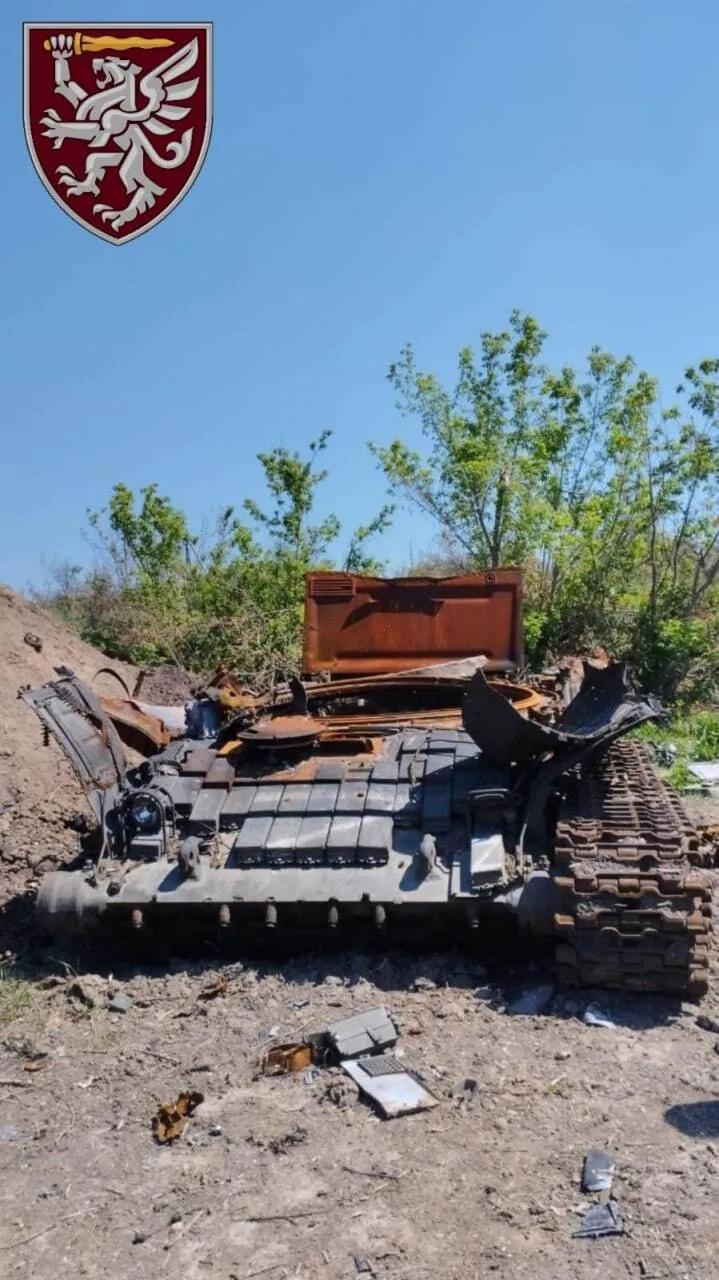 Наши защитники уничтожили 12 российских танков, 5 БТРов и один грузовик врага dqxikeidqxidqeant