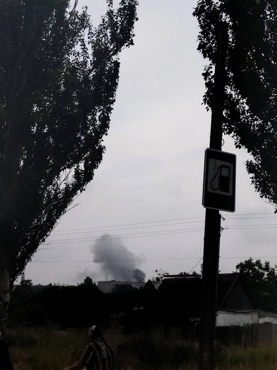 Жители слышали, как детонируют снаряды.