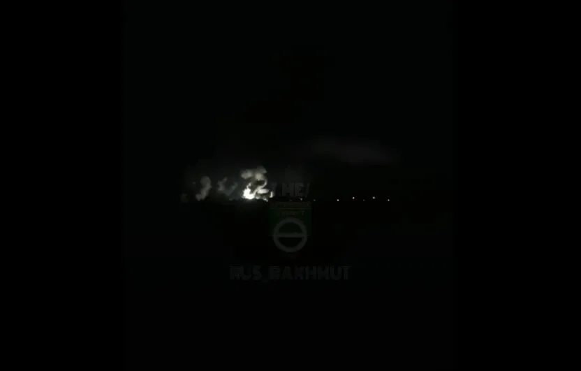 Оккупанты устроили массированный обстрел Бахмута.