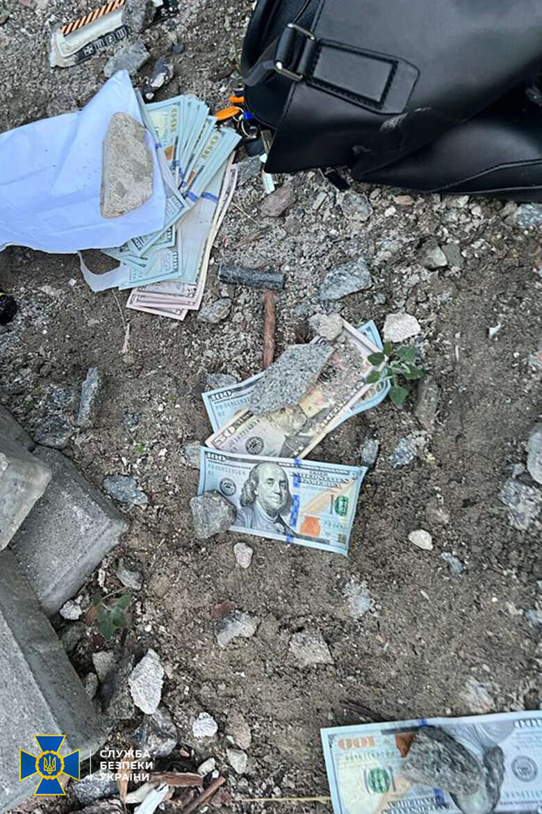 Выдавали себя за правоохранителей: СБУ задержала торговцев оружием 01 dqxikeidqxidqrant