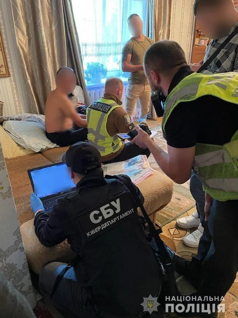 Мужчина присваивал деньги, пожертвованные на ВСУ. dqxikeidqxidqrant