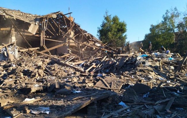 РФ утром обстреляла Торецк, снаряд попал в двухэтажку: много погибших, ранены