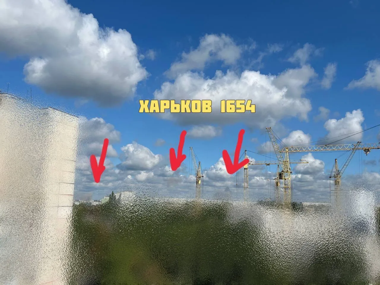 У Харкові прогриміли вибухи, здійнявся дим. Фото та відео