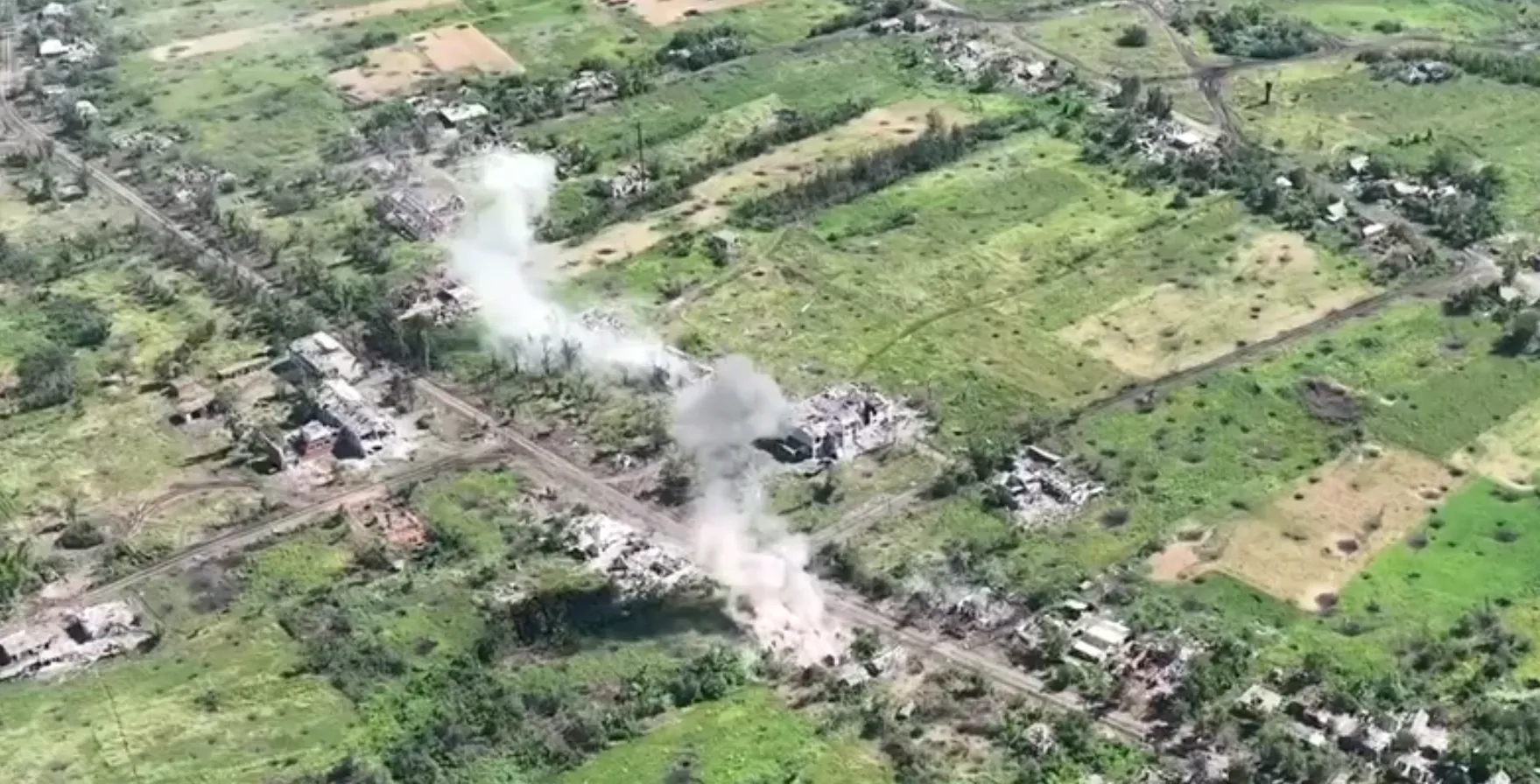 За допомогою високоточної артилерії захисники б’ють по окупантах.