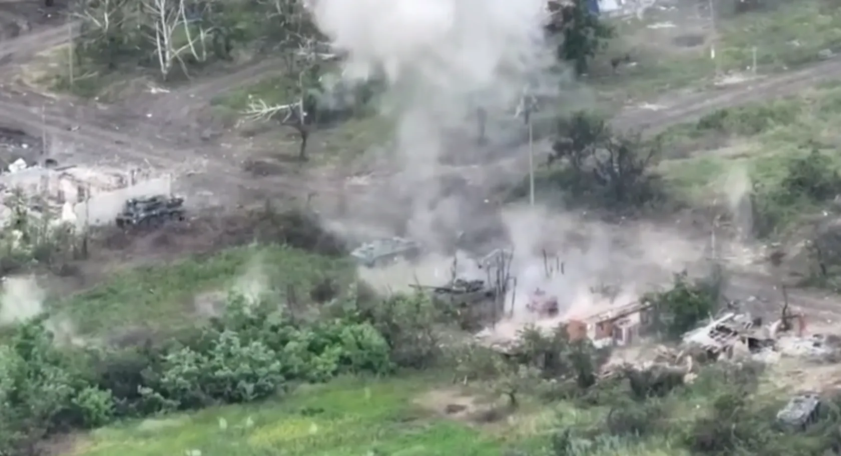 Над позиціями ворога здійнявся дим.