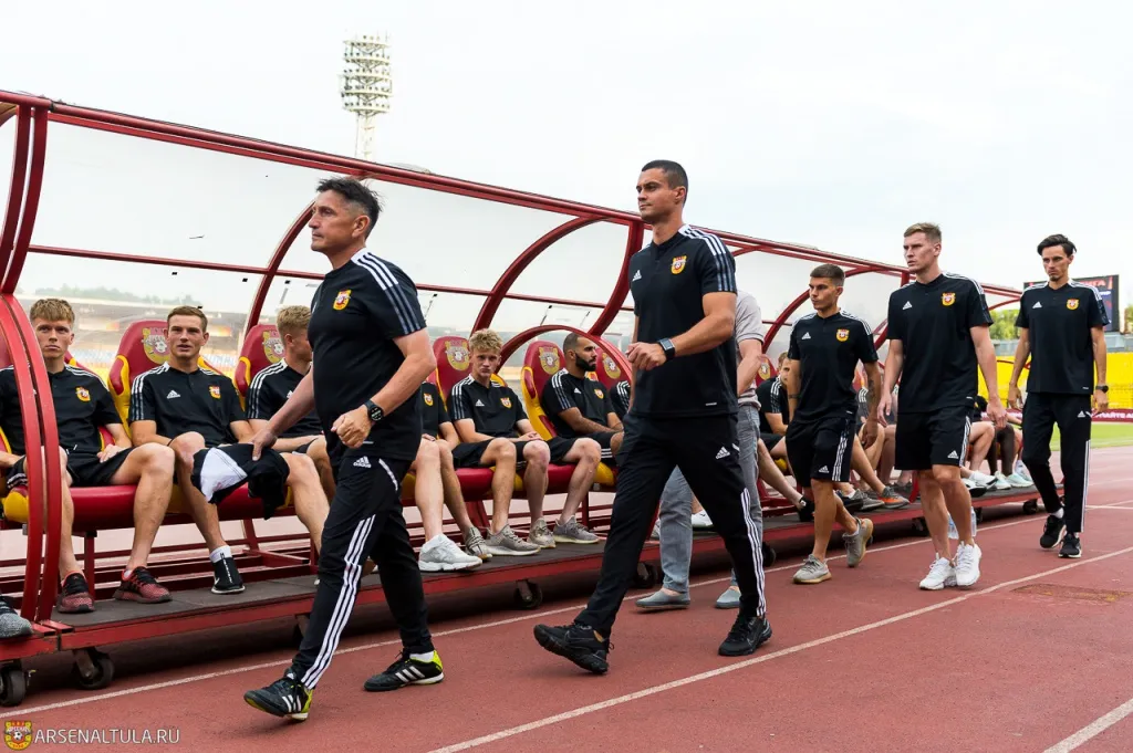 Віценець у ФК "Арсенал" (другий ліворуч) dqxikeidqxidqrant