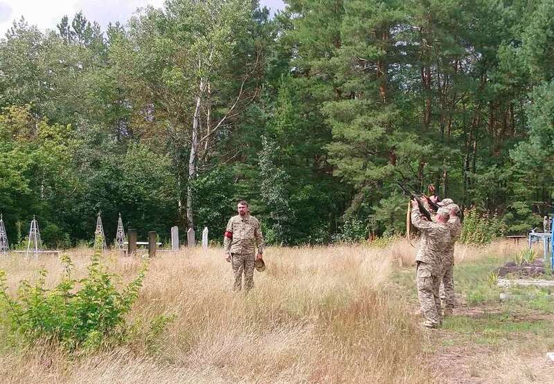 Похорон пройшов за військовими традиціями.