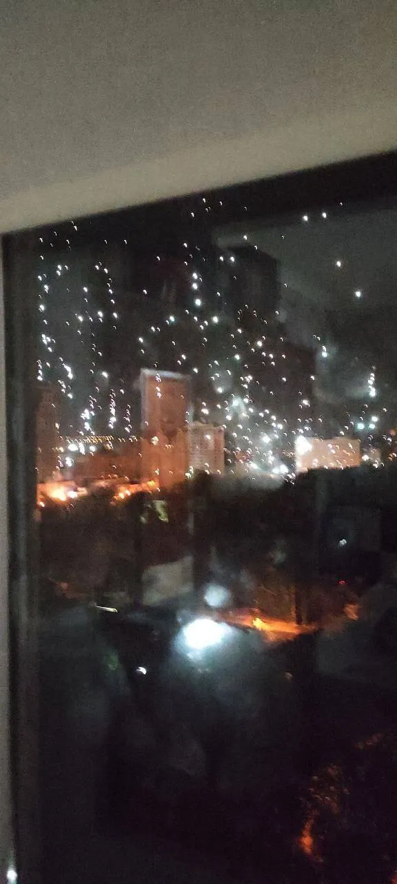 Над Донецьком запустили освітлювальні боєприпаси