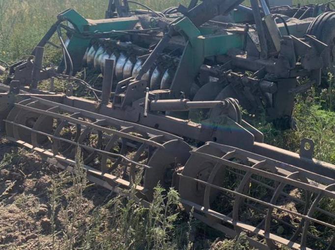 Трактор зазнав механічних пошкоджень. dqxikeidqxidqrant