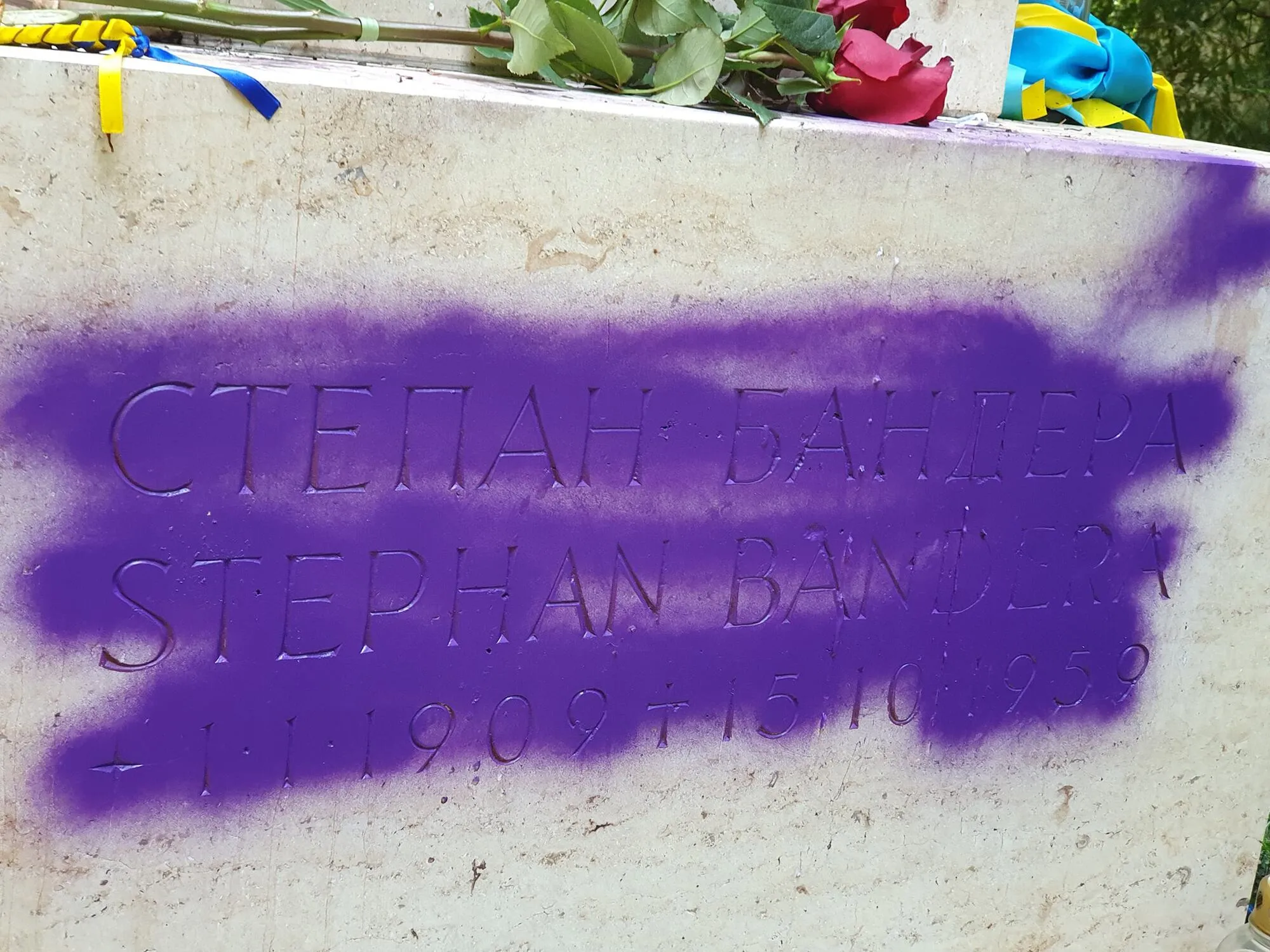 Вандалы надругались над могилой Бандеры в Мюнхене