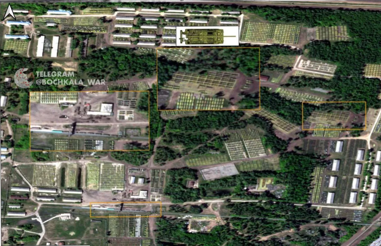 Розташування гаубиць 2С7 "Піон" на складі в Омську dqxikeidqxidqrant